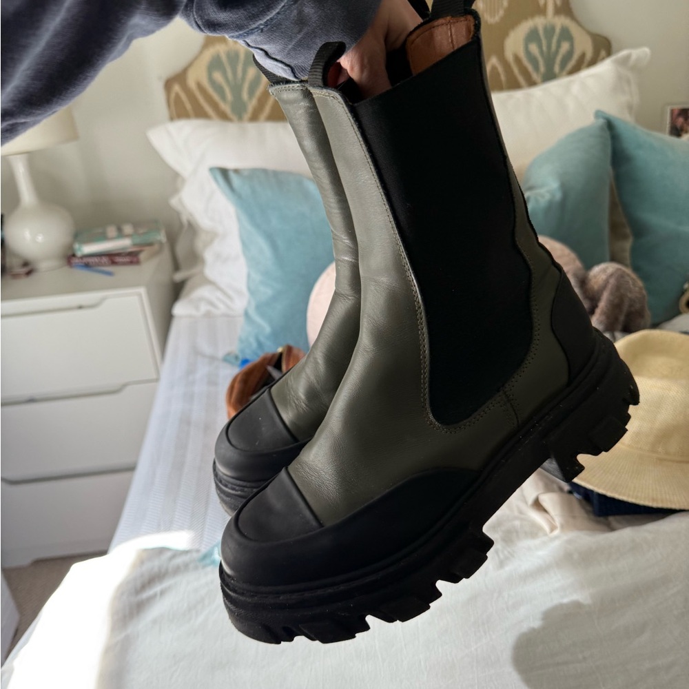 Women's Black and Green Chelsea Boots